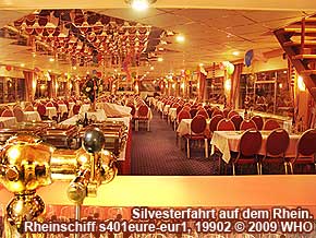 Rheinschiff s401eure-eur1: Silvesterfahrt Düsseldorf auf dem Rhein. Hauptdeck-Salon mit Blick von der Theke zur Schiffsspitze.