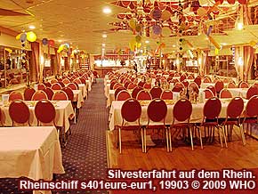 Rheinschiff s401eure-eur1: Silvesterfahrt Düsseldorf auf dem Rhein. Hauptdeck-Salon mit Blick vom Eingangsbereich zur Theke.